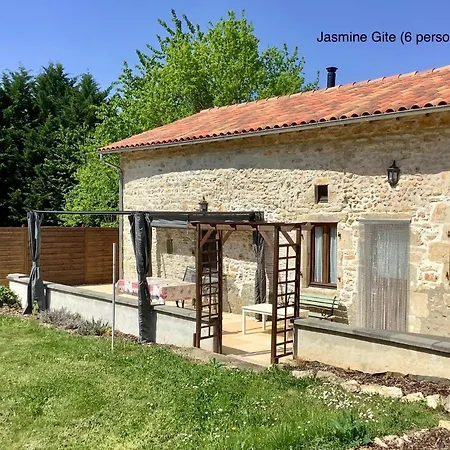 Wisteria & Jasmine * Genouille (Vienne)