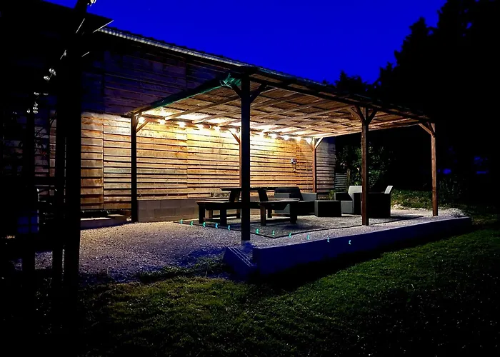 Wisteria & Jasmine * Genouille (Vienne)