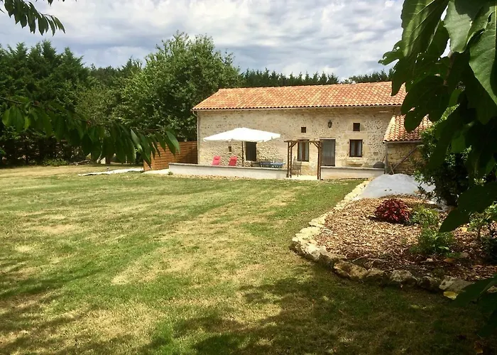 Сasa de vacaciones Wisteria & Jasmine Genouille (Vienne)