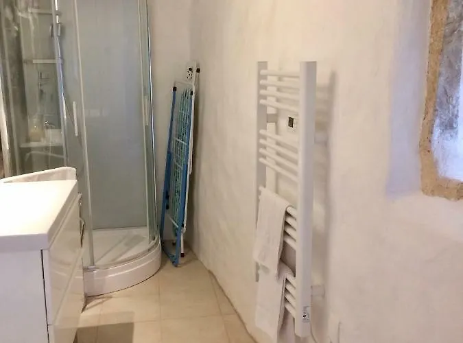 Wisteria & Jasmine Genouille (Vienne)